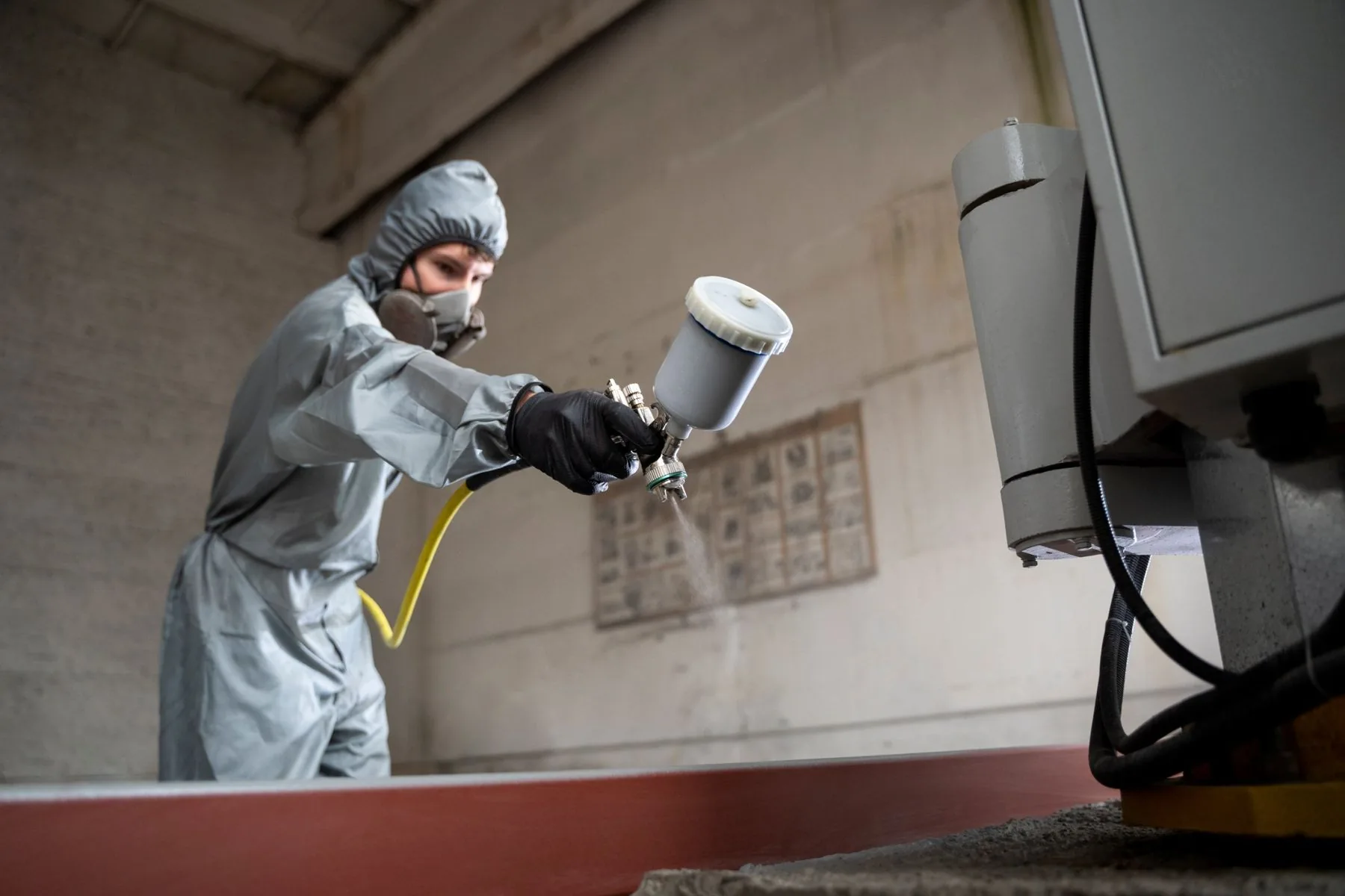 Coater spraying a long steel beam